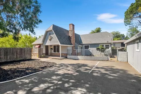 Exterior - 2905 Garfield Ave, Carmichael, CA 95608 photo 2 of 7
