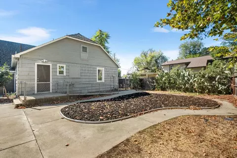 Exterior - 2905 Garfield Ave, Carmichael, CA 95608 photo 6 of 7