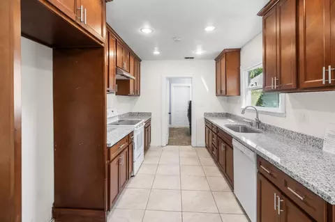 Entry Way - 2905 Garfield Ave, Carmichael, CA 95608 photo 3 of 4