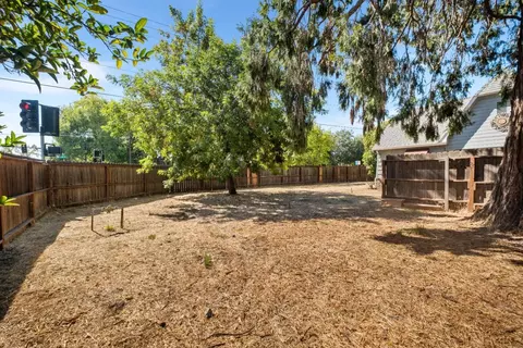 Exterior - 2905 Garfield Ave, Carmichael, CA 95608 photo 4 of 7