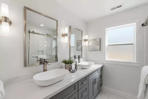 Bath - 571 Anza St, Mountain View, CA 94041 photo 3 of 4