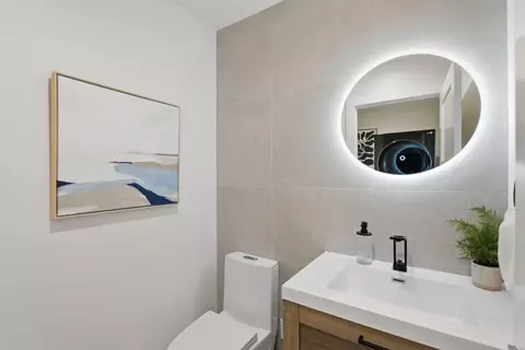 Bath - 571 Anza St, Mountain View, CA 94041 photo 4 of 4