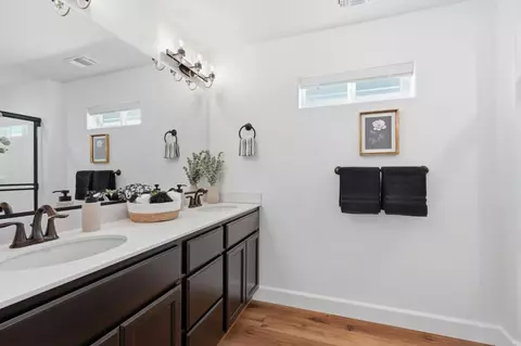 Bath - 5078 Palisade Ave, Merced, CA 95348 photo 1 of 5