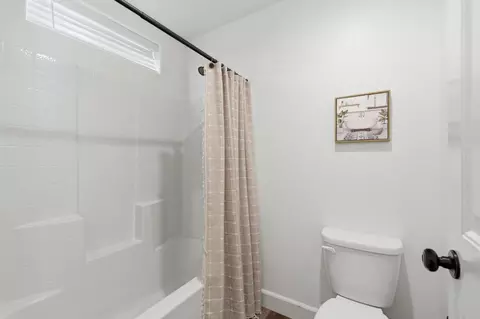 Bath - 5078 Palisade Ave, Merced, CA 95348 photo 5 of 5
