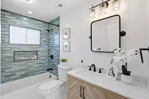 Bath - 483 Heathcliff Dr, Pacifica, CA 94044 photo 1 of 4