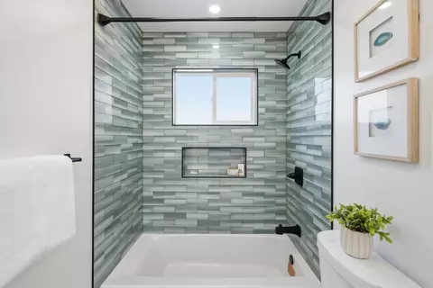 Bath - 483 Heathcliff Dr, Pacifica, CA 94044 photo 2 of 4