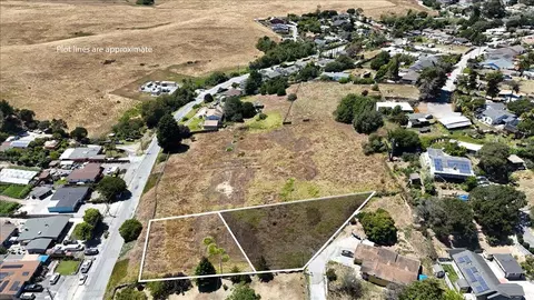 13 Thomas Rd, Royal Oaks, CA 95076
