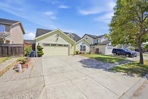 Exterior - 1774 Declaration St, Salinas, CA 93906 photo 3 of 11