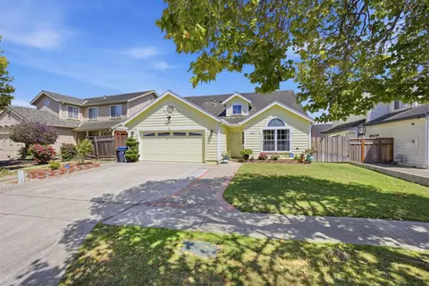 Exterior - 1774 Declaration St, Salinas, CA 93906 photo 4 of 11