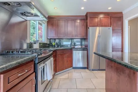 Kitchen - 1539 Terra Nova Blvd, Pacifica, CA 94044 photo 2 of 5