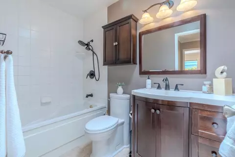 Bath - 1539 Terra Nova Blvd, Pacifica, CA 94044 photo 1 of 2