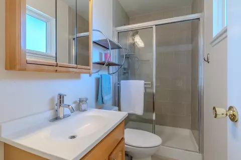 Bath - 1539 Terra Nova Blvd, Pacifica, CA 94044 photo 2 of 2