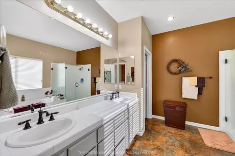 Bath - 1669 Stony Brook Dr, Salinas, CA 93906 photo 4 of 6
