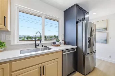 Kitchen - 7480 Stagecoach Rd, Dublin, CA 94568 photo 4 of 8