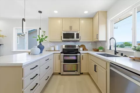 Kitchen - 7480 Stagecoach Rd, Dublin, CA 94568 photo 5 of 8