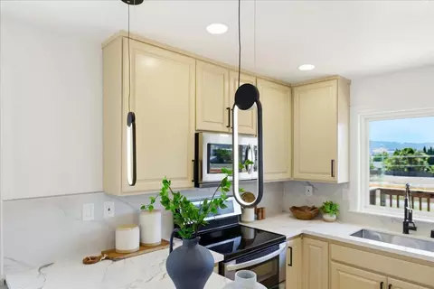 Kitchen - 7480 Stagecoach Rd, Dublin, CA 94568 photo 6 of 8