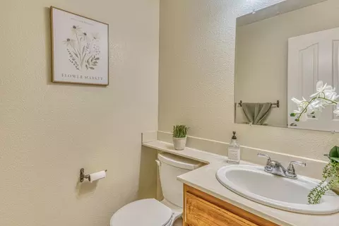 Bath - 806 Danbury St, Salinas, CA 93906 photo 1 of 7