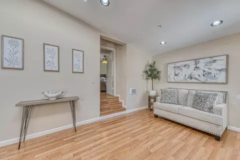 Entry Way - 806 Danbury St, Salinas, CA 93906 photo 3 of 5