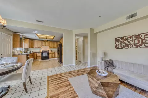Living - 806 Danbury St, Salinas, CA 93906 photo 2 of 2