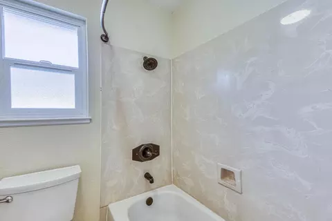 Bath - 806 Danbury St, Salinas, CA 93906 photo 7 of 7