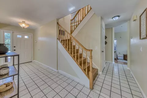 Entry Way - 806 Danbury St, Salinas, CA 93906 photo 4 of 5