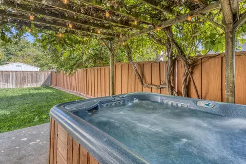 Exterior - 806 Danbury St, Salinas, CA 93906 photo 4 of 7