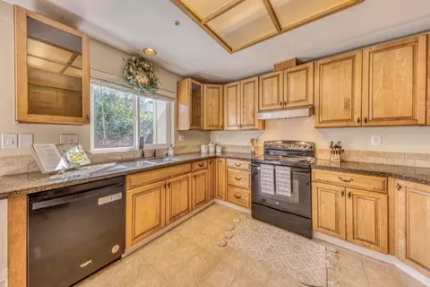 Kitchen - 806 Danbury St, Salinas, CA 93906 photo 2 of 4
