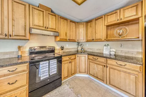 Kitchen - 806 Danbury St, Salinas, CA 93906 photo 3 of 4