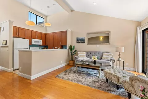 461 Dela Vina Ave 205, Monterey, CA 93940
