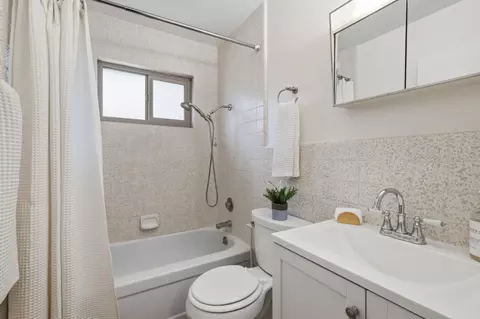Bath - 1400 Ruby Ct 4, Capitola, CA 95010 photo 1 of 1