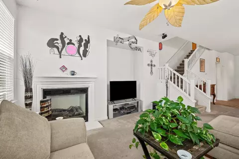 Living - 7934 Kipling Cir, Gilroy, CA 95020 photo 2 of 3