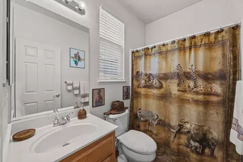 Bath - 7934 Kipling Cir, Gilroy, CA 95020 photo 2 of 3