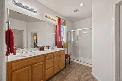 Bath - 7934 Kipling Cir, Gilroy, CA 95020 photo 3 of 3