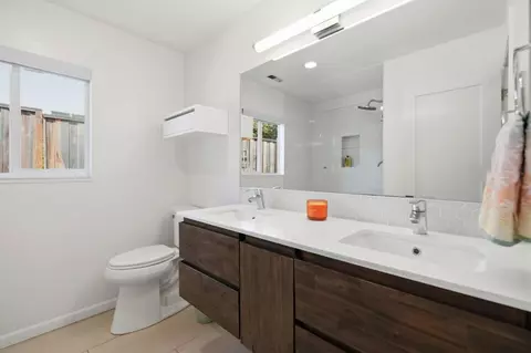 Bath - 205 Siesta Dr, Aptos, CA 95003 photo 2 of 3