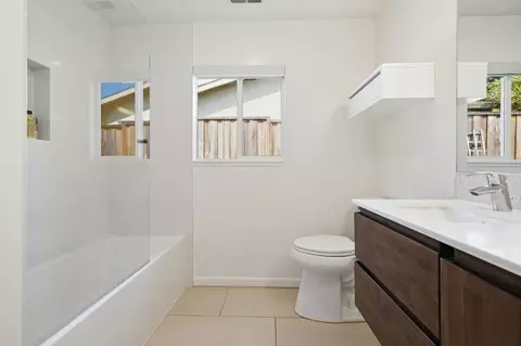 Bath - 205 Siesta Dr, Aptos, CA 95003 photo 3 of 3