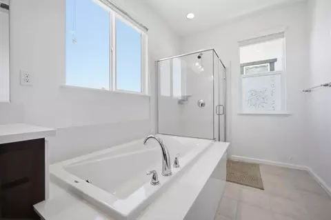 Bath - 1702 Plumas Dr, Lathrop, CA 95330 photo 3 of 4
