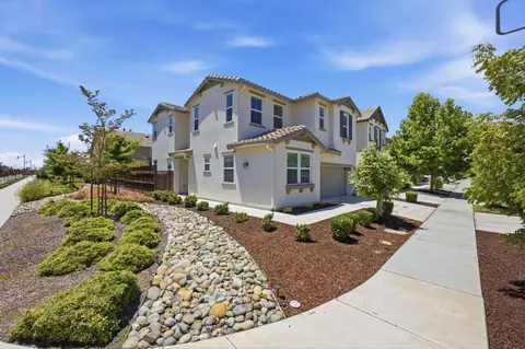 Exterior - 1702 Plumas Dr, Lathrop, CA 95330 photo 2 of 8