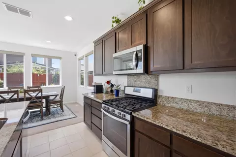 Kitchen - 1702 Plumas Dr, Lathrop, CA 95330 photo 5 of 6