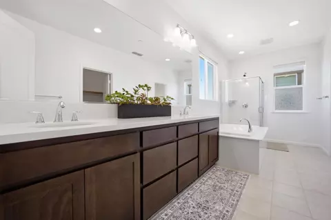 Bath - 1702 Plumas Dr, Lathrop, CA 95330 photo 4 of 4