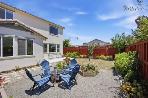 Exterior - 1702 Plumas Dr, Lathrop, CA 95330 photo 6 of 8