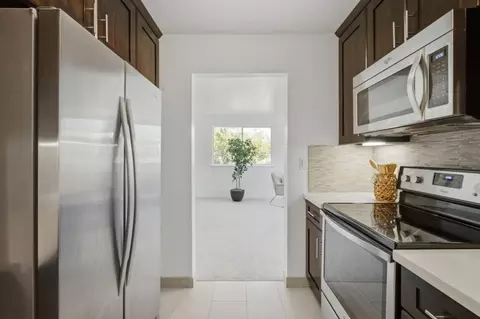 Kitchen - 5017 Palmetto Ave 62, Pacifica, CA 94044 photo 2 of 5