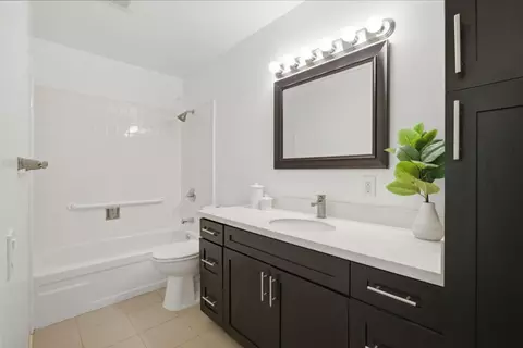 Bath - 5017 Palmetto Ave 62, Pacifica, CA 94044 photo 2 of 3