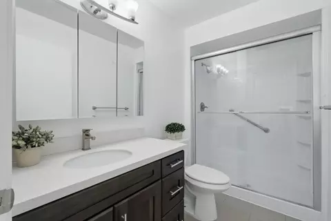 Bath - 5017 Palmetto Ave 62, Pacifica, CA 94044 photo 1 of 3