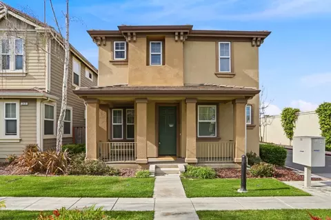 257 Rayos Del Sol Dr, San Jose, CA 95116