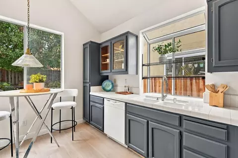 Kitchen - 34281 Eucalyptus Ter, Fremont, CA 94555 photo 2 of 4