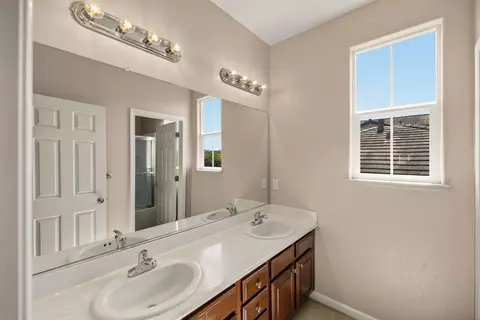 Bath - 4890 Peninsula Point Dr, Seaside, CA 93955 photo 4 of 7