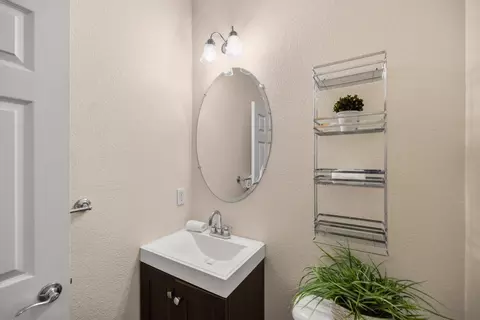 Bath - 4890 Peninsula Point Dr, Seaside, CA 93955 photo 7 of 7
