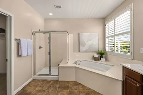 Bath - 4890 Peninsula Point Dr, Seaside, CA 93955 photo 3 of 7