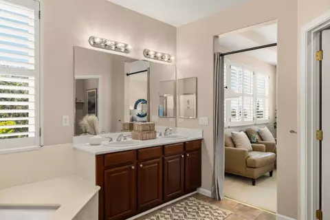 Bath - 4890 Peninsula Point Dr, Seaside, CA 93955 photo 1 of 7