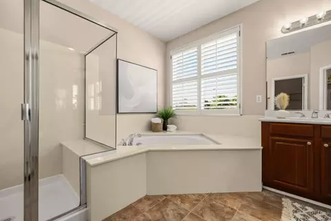 Bath - 4890 Peninsula Point Dr, Seaside, CA 93955 photo 2 of 7